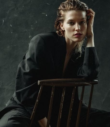 Sarah Brooks poses in the wet blonde hair while sitting on the chair wearing black outfit. Know all the details about Sarah's family, parents, siblings and more!